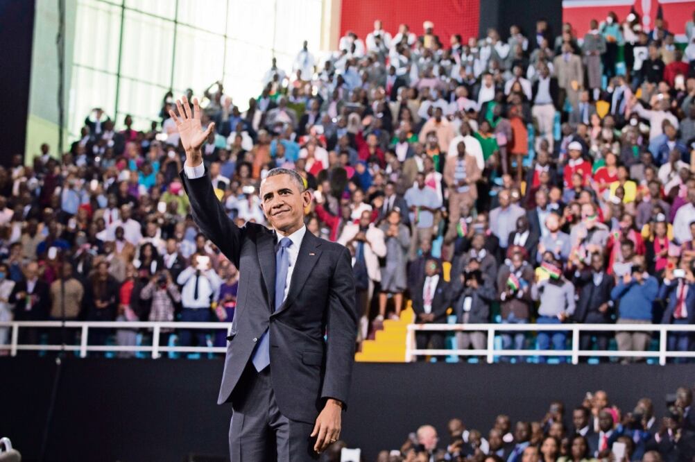 Obama, en Kenia, en 2015, donde miles de personas acudieron a verlo. Uno de sus actos más multitudinarios fue en Berlín, siendo candidato presidencial, en 2008 (ARCHIVO. AP)