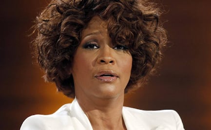 Whitney Houston intentó rehabilitarse antes de morir, aseguran
