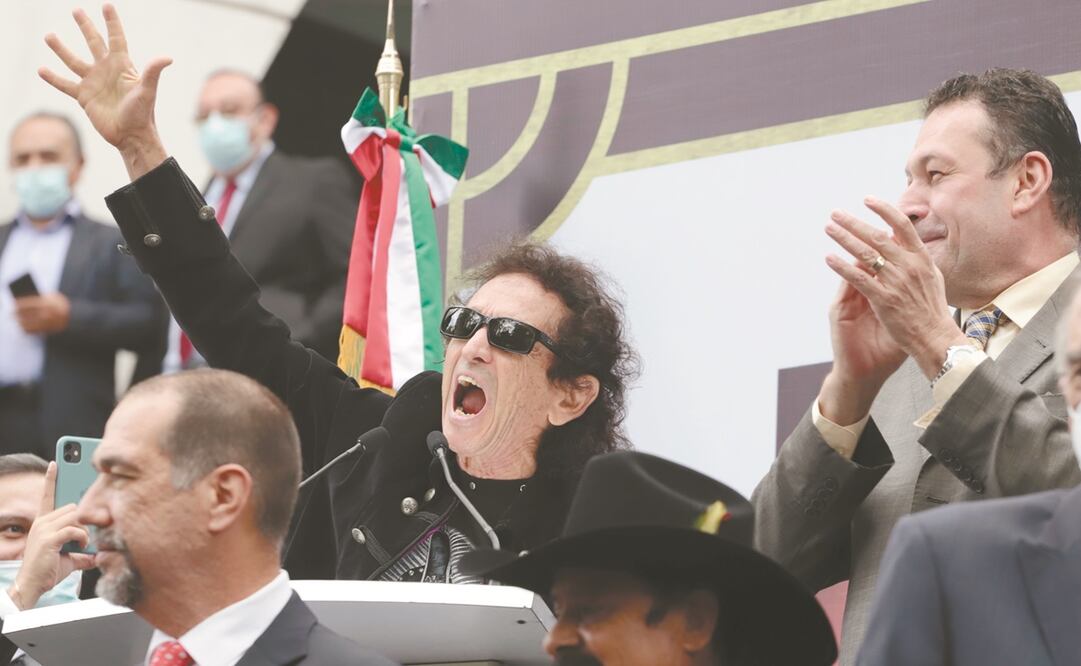 “¡Viva México, cabrones! ¡Vivan los compositores de México! ¡Viva el rock and roll!”, gritó Alex Lora, quien participó en el homenaje. Foto: Berenice Fregoso. EL UNIVERSAL