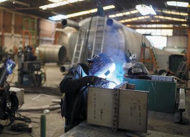 Aranceles de Trump ya le pegan al acero mexicano; cae 10.8% producción en mayo