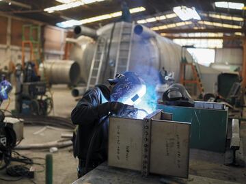 Aranceles de Trump ya le pegan al acero mexicano; cae 10.8% producción en mayo