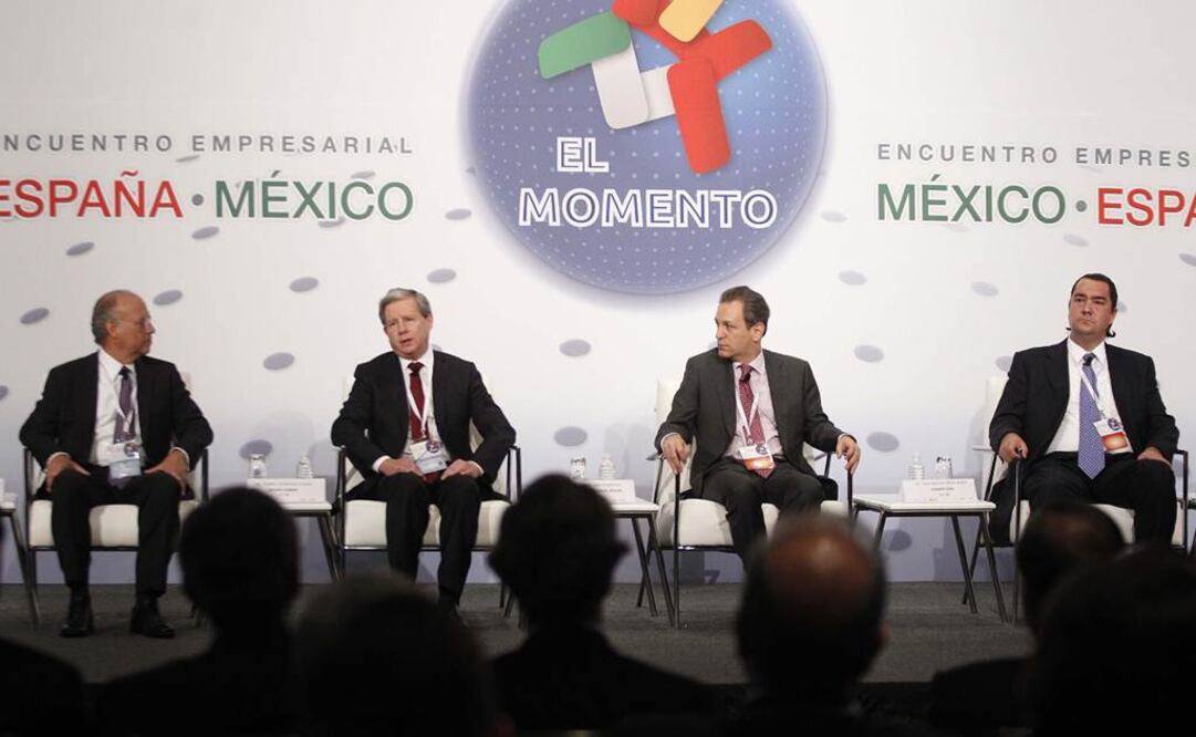 Mario Humberto Páez González, director de Sigma Alimentos; Rogelio Zambrano Lozano, de Cemex; Antonio del Valle, de Grupo Empresarial Kaluz, y José Antonio Pérez Antón, de ADO, durante el encuentro empresarial México-España: “El Momento”. FOTO ARIEL OJEDA