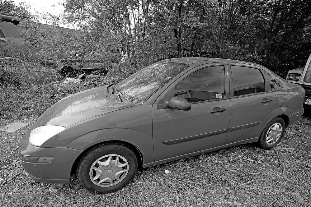 El criminal y su socio Orso Iván Gastélum Cruz intentaron robar un Volkswagen Jetta blanco, que no funcionó, luego hurtaron un Focus rojo (LUIS CORTÉS. EL UNIVERSAL)