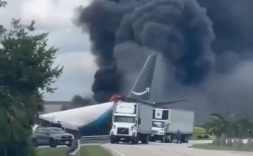 VIDEOS: Reportan incendio de avión de carga de Amazon Air en aeropuerto de Miami; no se reportan víctimas