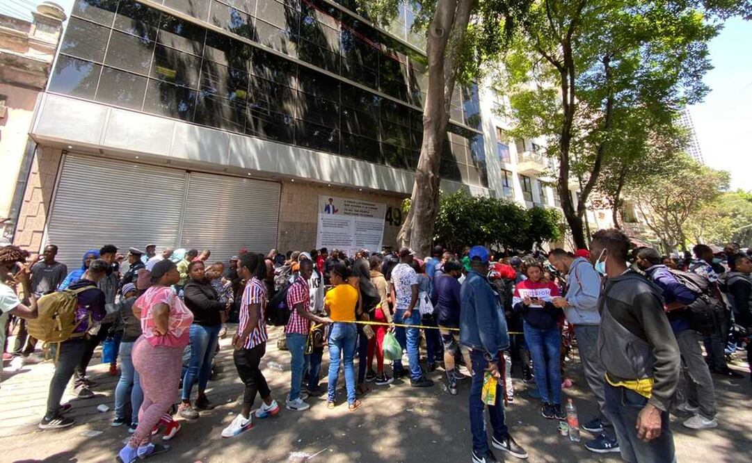 Migrantes exigen a Comar citas y trámites eficaces. Foto: Alelhí Salgado