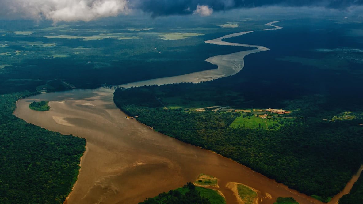 La expedición que pasará 6 meses recorriendo y midiendo el Amazonas para demostrar que es el río más largo del mundo. Foto: BBC