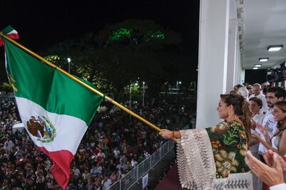 Mara Lezama celebra "noche mexicana" y da el Grito en Quintana Roo
