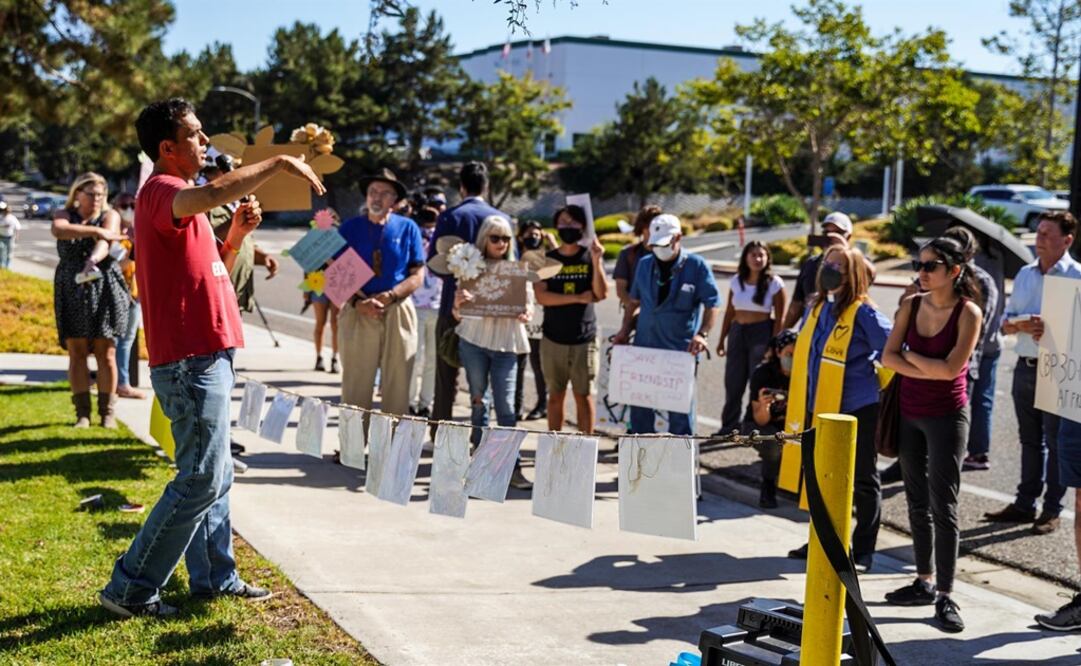 Grupos de personas participan en una protesta para salvar el Parque de la Amistad. Foto: Ilustrativa. EFE