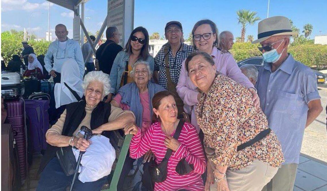 Laura junto con tres miembros de su familia y cuatro connacionales, salieron de Tel Aviv. Foto SRE