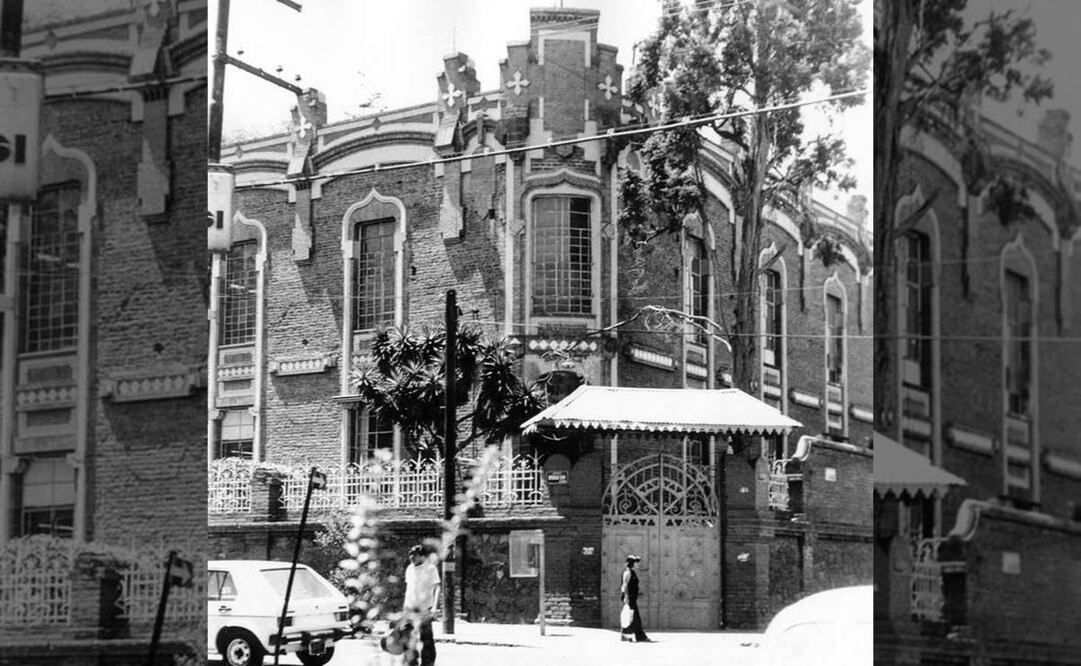 Fotografía de la Secundaria Número 8 Presidente Masaryk, en la colonia San Pedro de los Pinos, la imagen es de mediados de los años 90. Crédito: INAH.