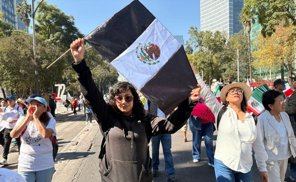 Monserrat, joven que asistió a la marcha de la Generación Z en CDMX ante el aumento de la violencia en México (15/11/2025). Foto: Sharon Mercado / EL UNIVERSAL