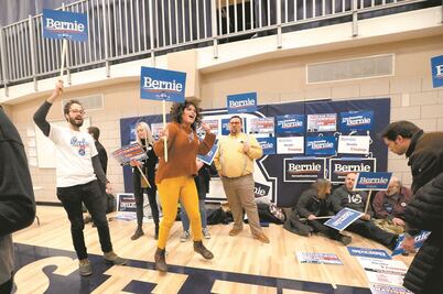 El “Tío Bernie” seduce a los latinos en Iowa