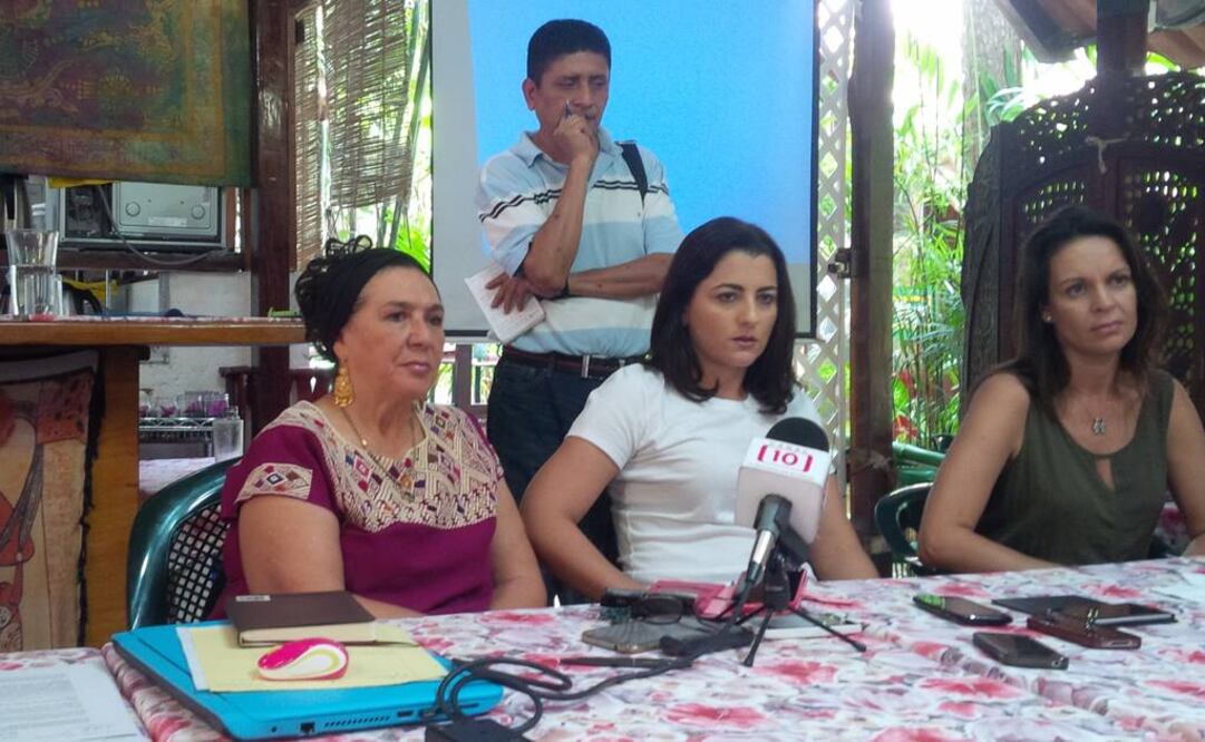 De izquierda a derecha: Cristina Zardaneta; Aracely Domínguez, Isabel González y Antonella Vázquez, de "Salvemos Manglar Tajamar" (Foto: Adriana Varillas EL UNIVERSAL)