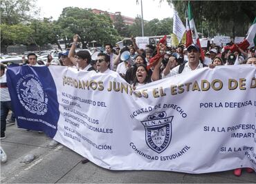 Estudiantes de Derecho de la UNAM protestan contra reforma judicial; paristas se unen a contingente