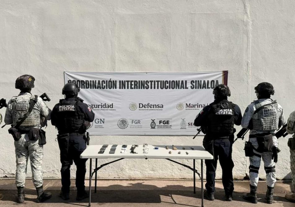 En una nueva serie de esculques en varios módulos del centro penitenciario de Culiacán, el Grupo de Operaciones Especiales del Estado y custodios volvieron asegurar varios objetos ilícitos. Foto: Especial