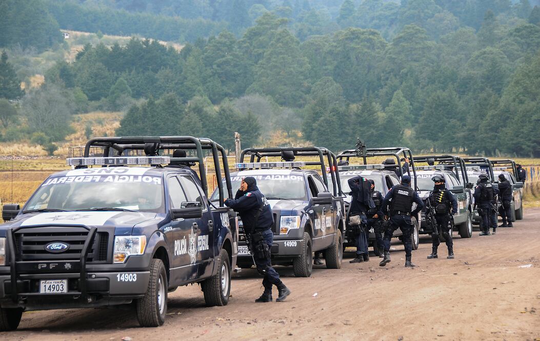 Según autoridades, el operativo era para capturar al presunto líder del Cártel del Golfo en Reynosa. La persecución entre hombres armados y policías terminó en la avenida Puerta del Sol, donde fue abatido un supuesto criminal (EL UNIVERSAL)
