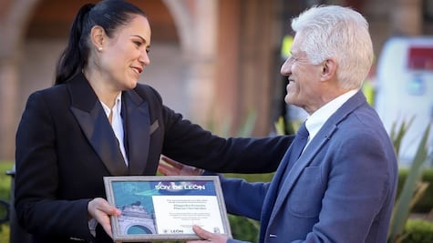 Distinguen trayectoria del doctor Alejandro Macías con el reconocimiento "Soy de León"