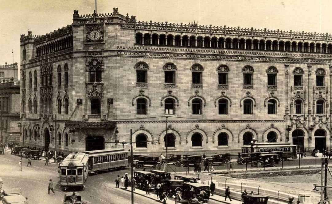 En un extenso trabajo periodístico, la colaboradora de esta casa editorial, Adela Sequeyro, expuso los principales conflictos viales que la capital mexicana enfrentó con el aumento de la carga vehicular; peatones y conductores debían conocer los lineamientos de tránsito para no poner en riesgo su vida. Foto: Colección Carlos Villasana.