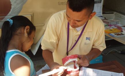 Usan mismo abatelenguas en cientos de niños en Hidalgo