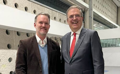 Representante comercial de EU llega a CDMX para revisión del T-MEC; Jamieson Greer se reunió con Ebrard en el AICM