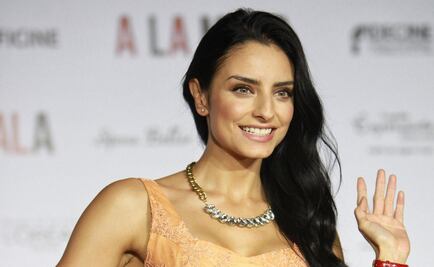 Aislinn Derbez luce sensual escote en Tepoztlán