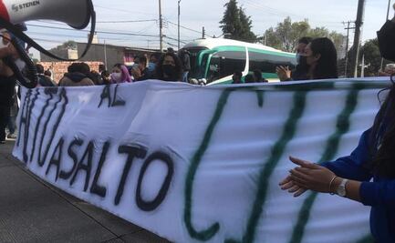 Bloquean la carretera México-Toluca; amagan con cierre permanente