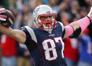 Rob Gronkowski se divierte con armas de fuego