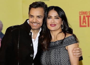 Eugenio Derbez y Salma Hayek bailan salsa en pijama