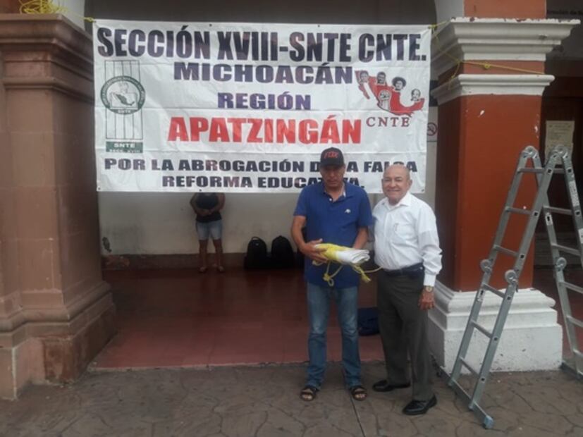 CNTE suspende clases y toma oficinas por falta de pagos en Michoacán