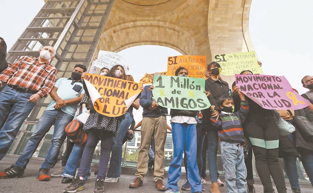 Padres de niños con cáncer protestaron por la omisión en la atención y expresaron sus dudas sobre el robo de fármacos oncológicos. Foto: DIEGO SIMÓN SÁNCHEZ. EL UNIVERSAL