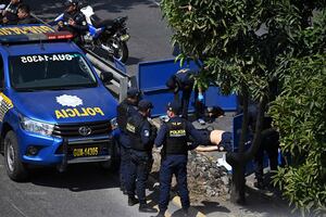 Declaran estado de sitio en Guatemala; pandillas matan a siete policías tras motín carcelario