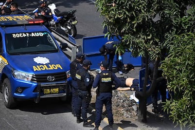 Declaran estado de sitio en Guatemala; pandillas matan a ocho policías tras motines carcelarios