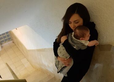 Con bebé en brazos, youtubers mexicanos sortean misiles y terror en Israel