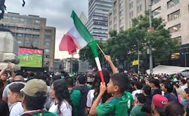 "Si ganamos, nos vamos al Ángel"; aficionados toman Avenida Juárez en espera del inicio del partido entre México y Corea del Sur