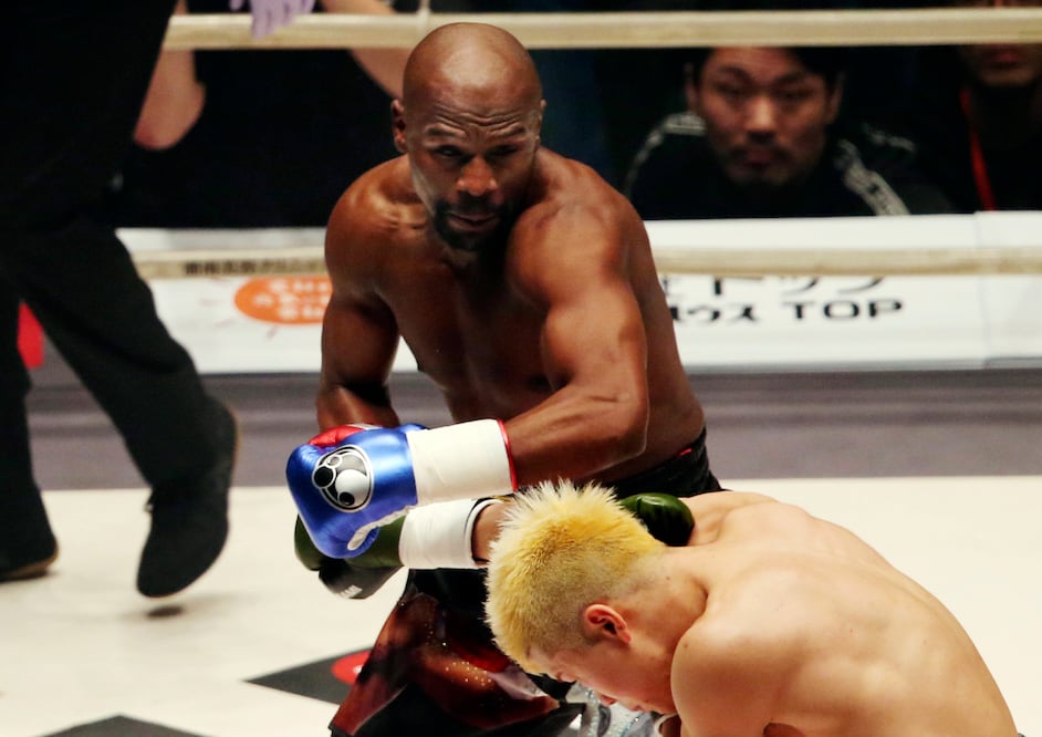 AP. Floyd Mayweather durante la pelea frente a Tenshin Nasukawa
