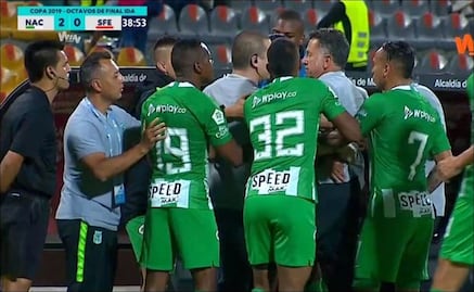 Juan Carlos Osorio golpea a árbitro en Colombia