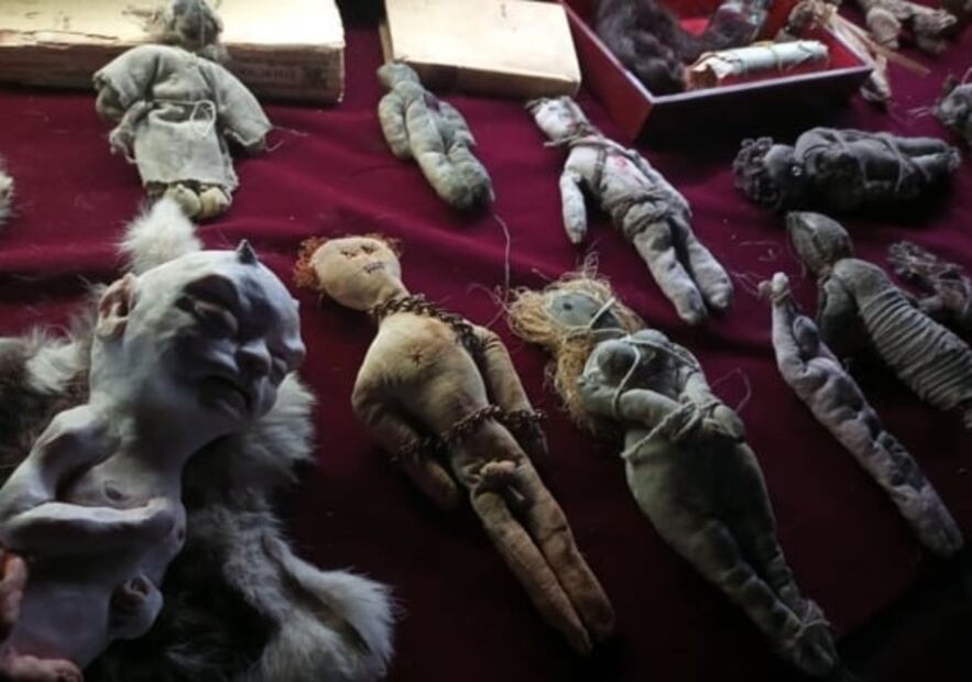 Brujas, vampiros y muñecas poseídas: terror en la nueva expo de Forum Buenavista