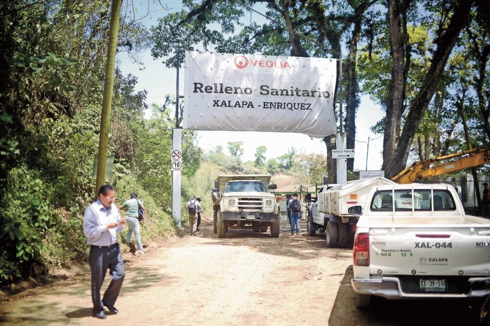 Desde las 11 de la mañana de ayer, la empresa Veolia, encargada del relleno sanitario del municipio, cerró todos sus accesos a los camiones de recolección. Foto: ALBERTO ROA. CUARTOSCURO