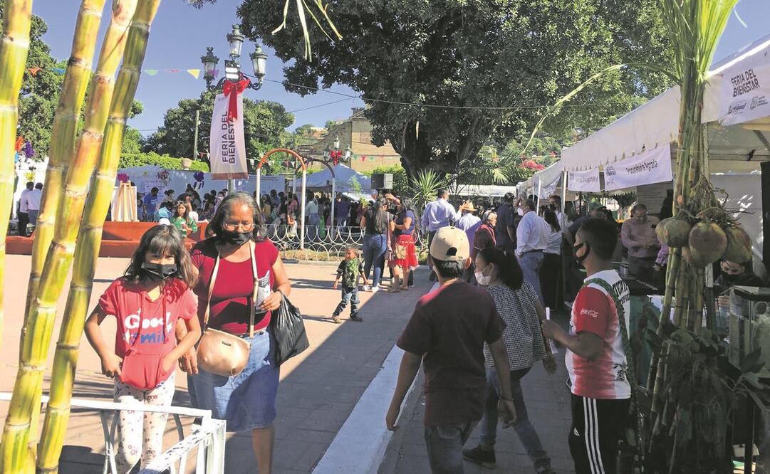 La población en esta feria pudo acceder a orientación sobre trámites y a eventos culturales y recreativos. Foto: Raúl Torres/ EL UNIVERSAL.