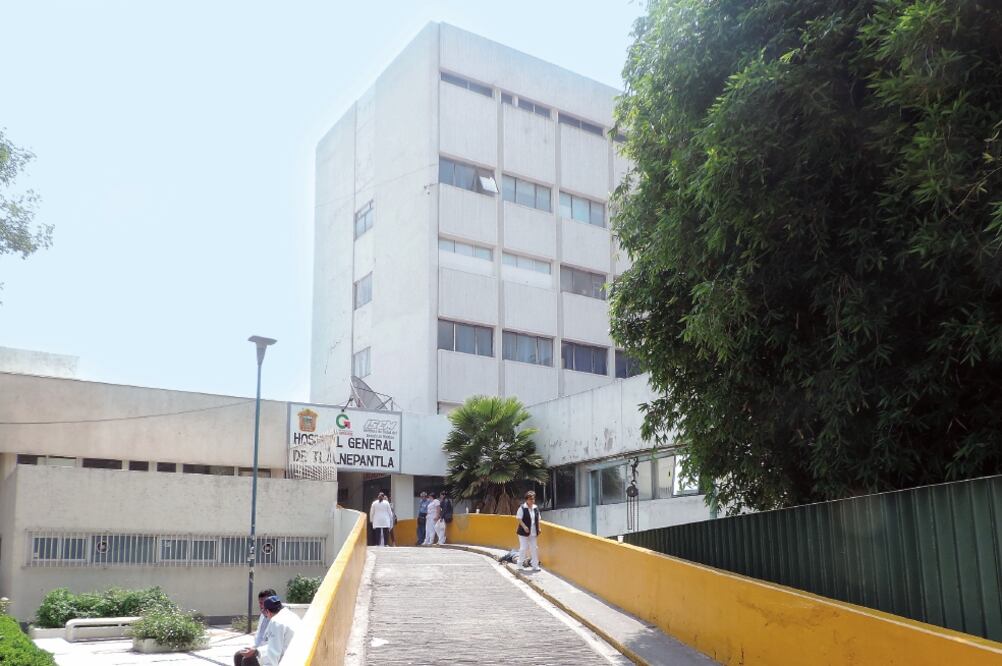 El hospital de Valle Ceylán tiene 40 años y fue construido en una zona de fango, por lo que se ha ido hundiendo con los años y el sismo lo dejó inservible (ARCHIVO EL UNIVERSAL)