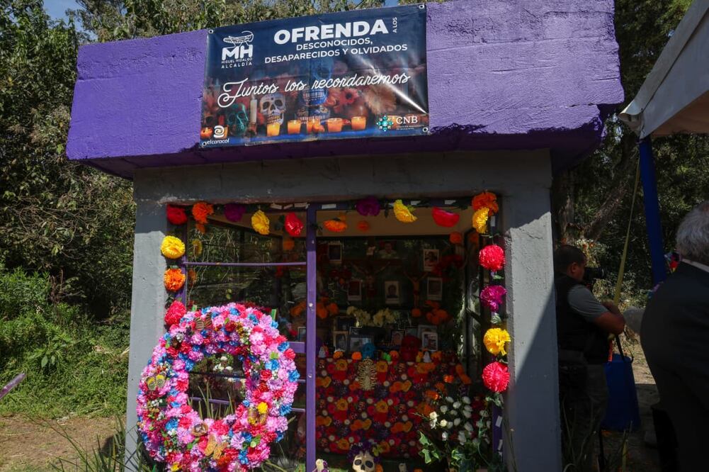 Conmemoran en el Panteón de Dolores a personas que fueron llevados a la fosa común. (Foto: Luis Camacho/ EL UNIVERSAL)