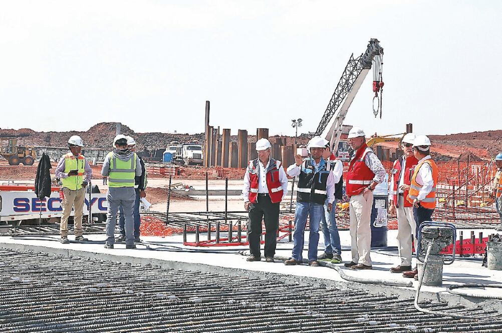 Directivos del Nuevo Aeropuerto Internacional de la Ciudad de México inspecionaron las obras, sin detectar daños. (CORTESÍA)