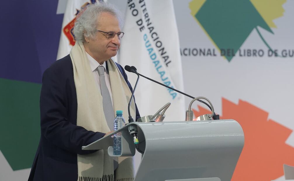 El escritor libanés Amin Maalouf, al recibir el Premio FIL de Literatura en Lenguas Romances 2025.
FOTO: Gabriel Pano/EL UNIVERSAL.
