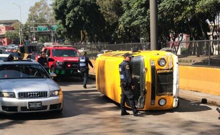 Vuelca transporte escolar en Circuito Interior