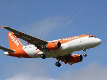 Avión aterriza de emergencia luego de que el piloto entrara al baño y jamás saliera