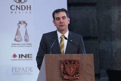 Reducir número de legisladores podría mermar democracia: INE