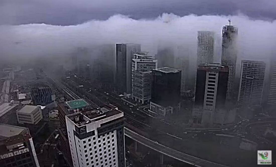 Banco de niebla consumiendo Santa Fe Foto: Webcams