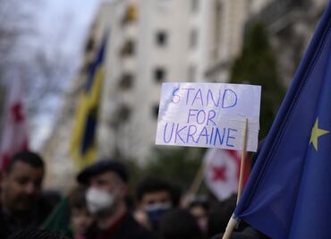 Unión Europea dará 500 millones de euros para equipos letales y no letales para Ucrania