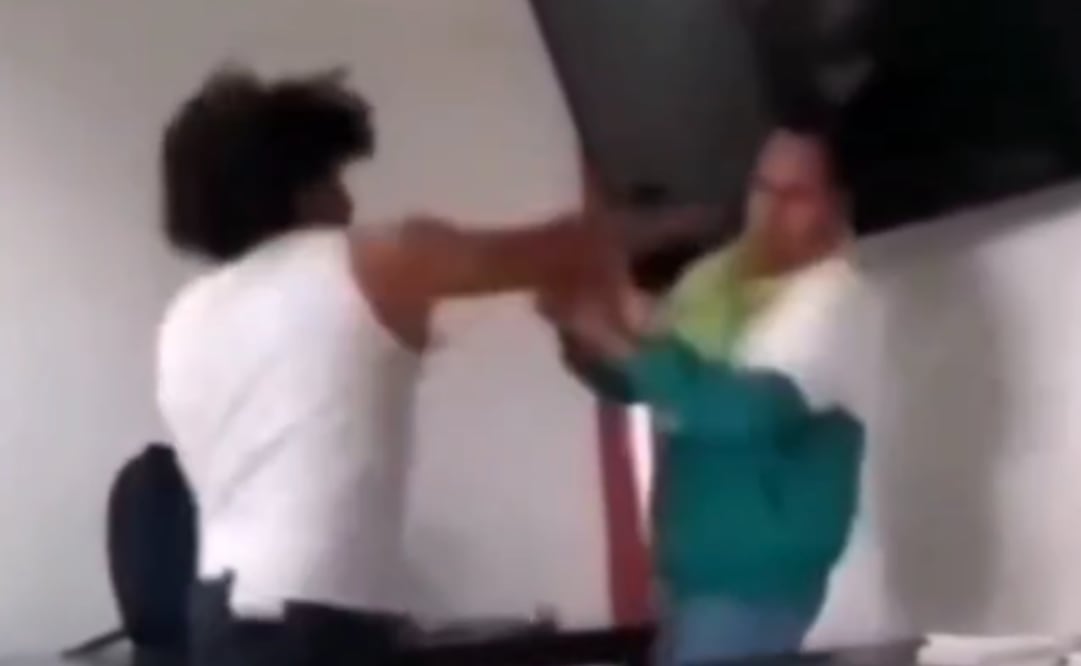 Estudiante golpea a maestro dentro de universidad en Hidalgo (27/07/2025). Foto: Captura de pantalla