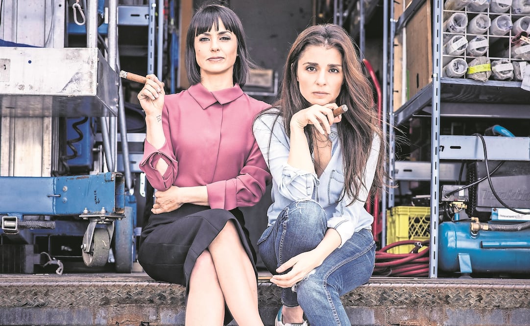 Constance Zimmer y Shiri Appleby, protagonistas de UnREAL, interpretan a dos mujeres que producen un reality show, sin importarles las consecuencias. (CORTESÍA)